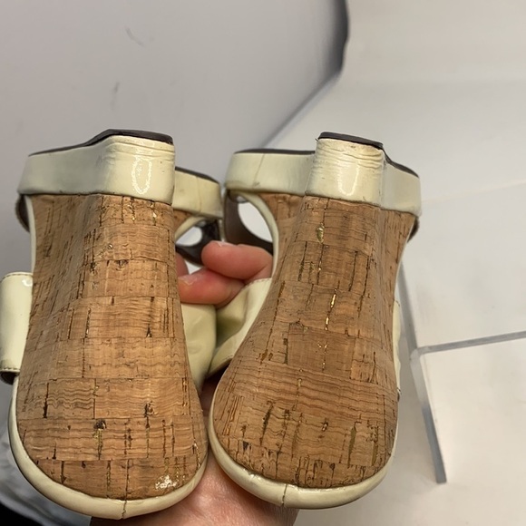 Sofft Sz 9 Patent Beige Leather Cork Wedge Sandals - Picture 8 of 10